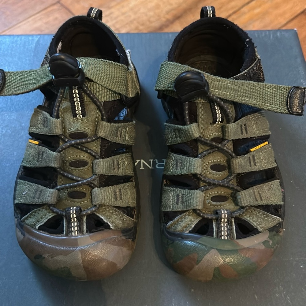 Keen toddler shoes size 10